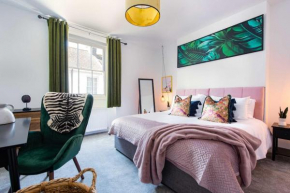 Luxurious Large Townhouse in the Heart of Barbican